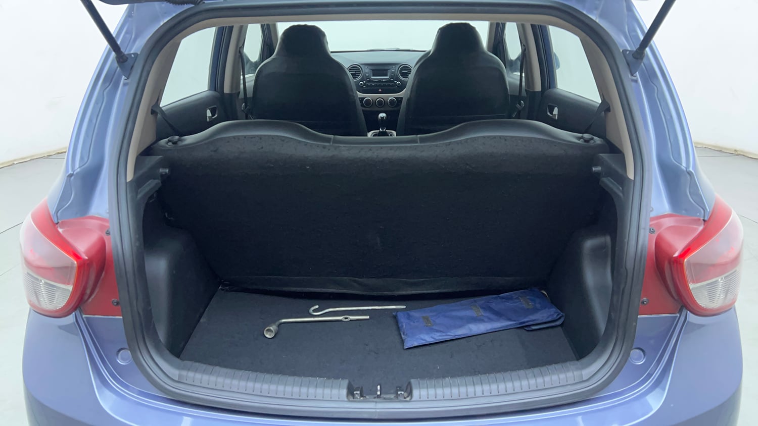 Used 2016 Hyundai Grand i10 Sportz 1.1 CRDi Diesel Manual interior DICKY INSIDE VIEW