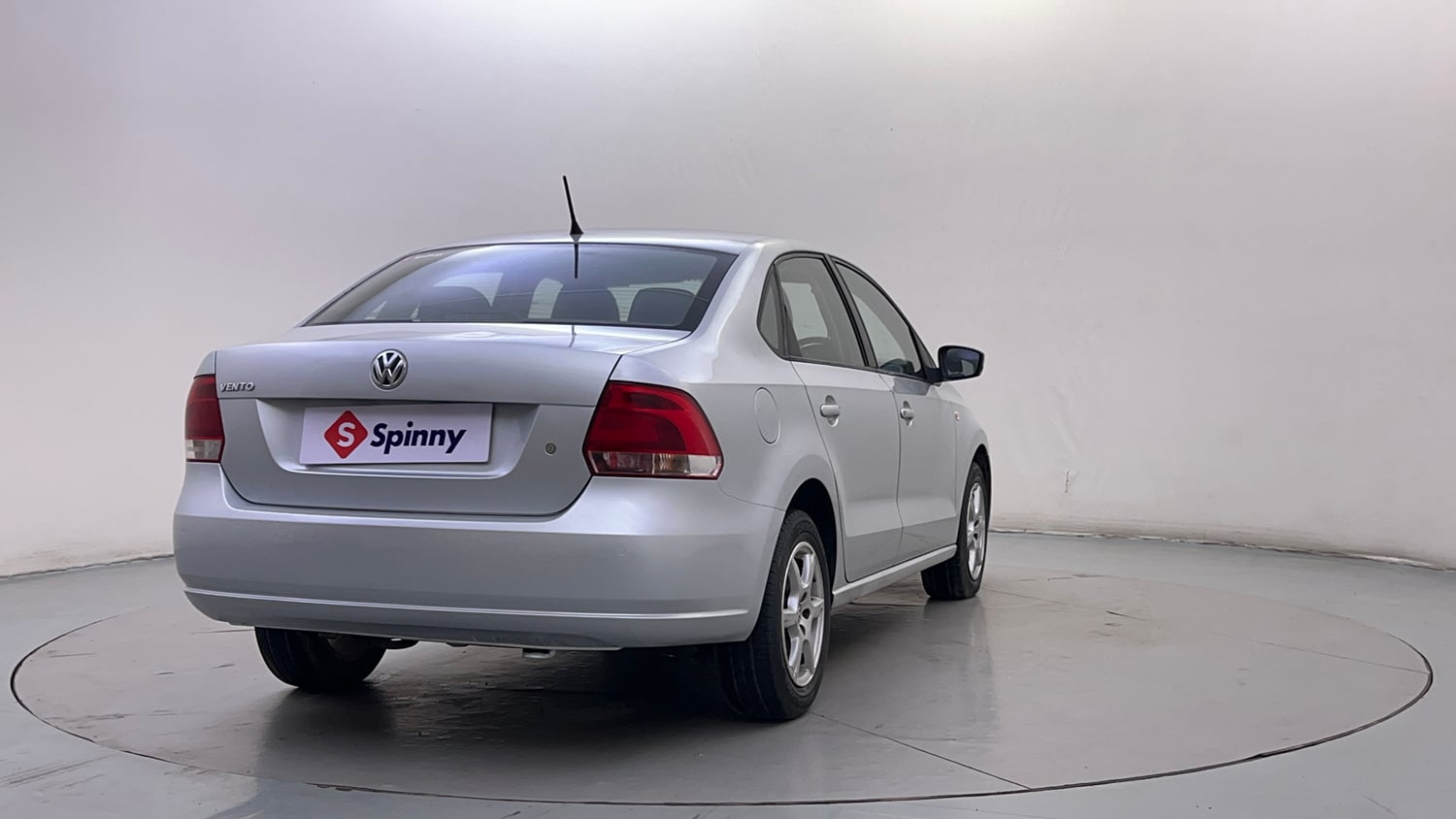 Used 2014 Volkswagen Vento Highline Petrol Petrol Manual exterior RIGHT REAR CORNER VIEW