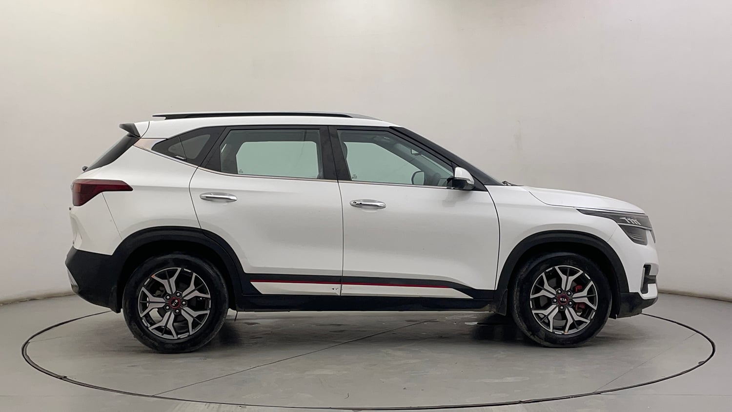 Used 2019 Kia Seltos GTX Plus 1.4 Petrol Manual exterior RIGHT SIDE VIEW