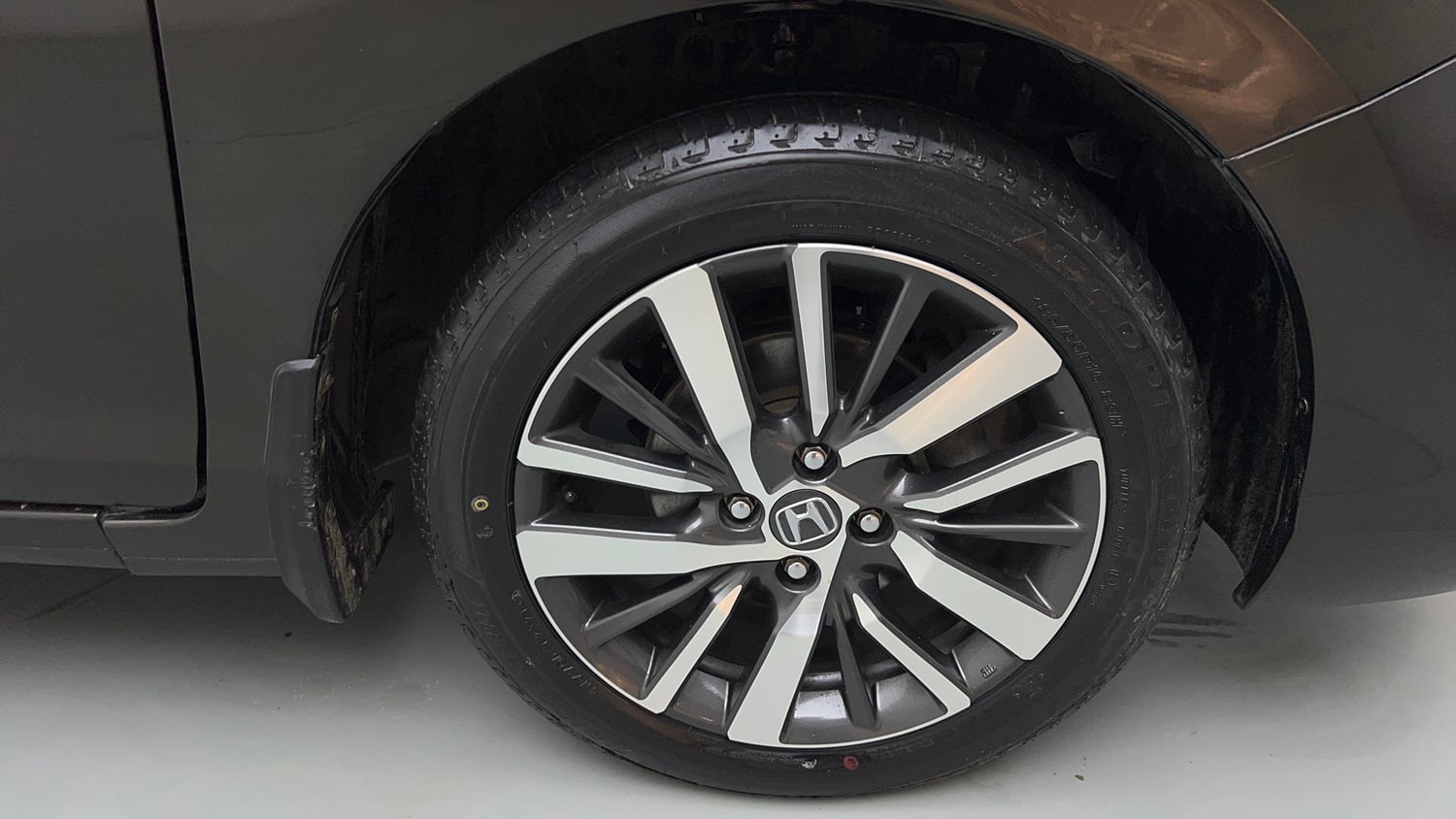 Used 2021 Honda City ZX CVT Petrol Petrol Automatic tyres RIGHT FRONT TYRE RIM VIEW