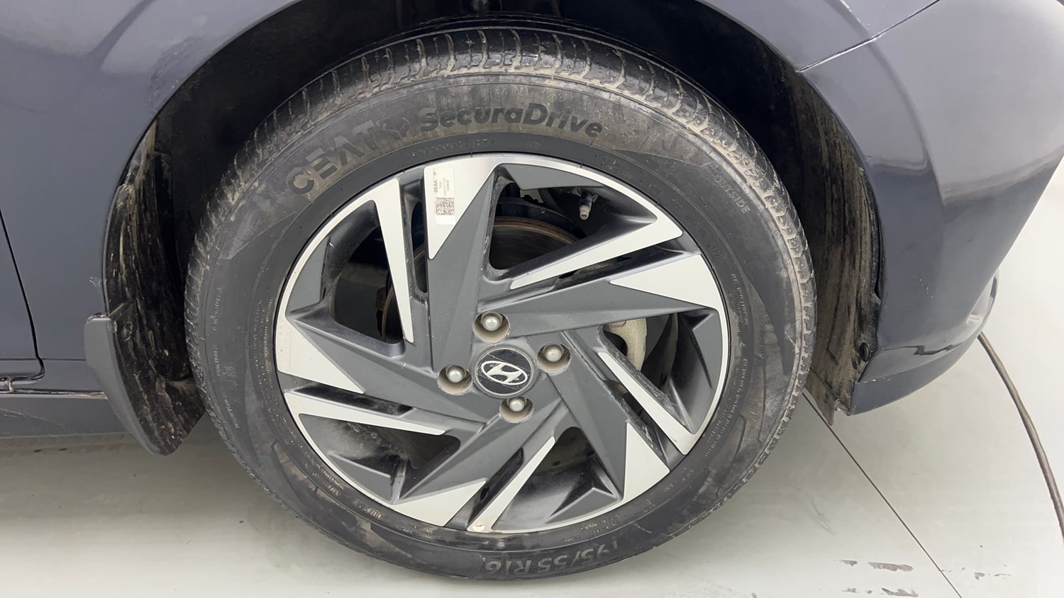 Used 2023 Hyundai New i20 Asta (O) 1.2 MT Petrol Manual tyres RIGHT FRONT TYRE RIM VIEW