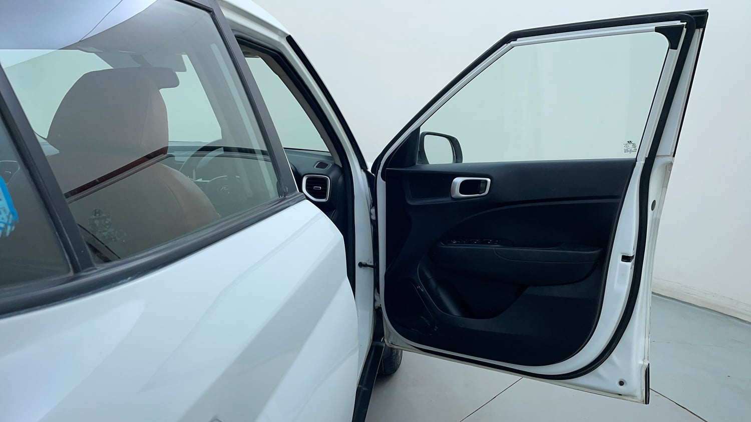 Used 2021 Hyundai Venue SX Plus 1.0 Turbo DCT Petrol Automatic interior RIGHT FRONT DOOR OPEN VIEW
