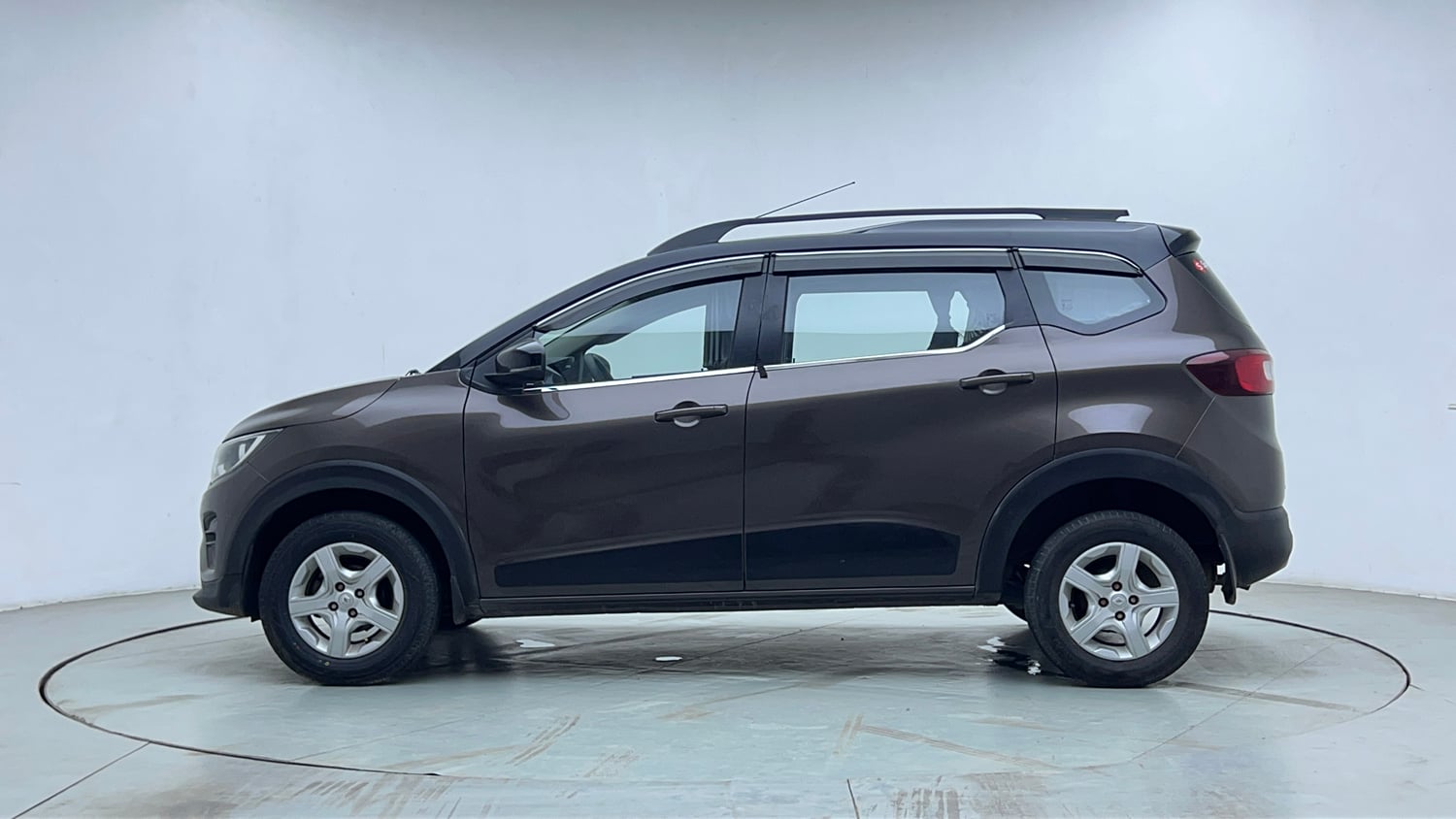 Used 2022 Renault Triber Limited Edition AMT Petrol Automatic exterior LEFT SIDE VIEW