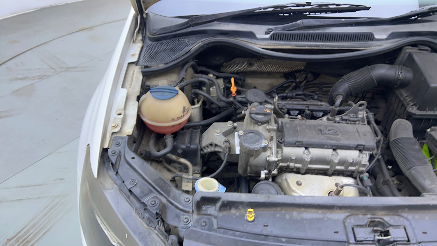 Used 2013 Volkswagen Polo Highline1.2L (P) Petrol Manual engine ENGINE RIGHT SIDE VIEW