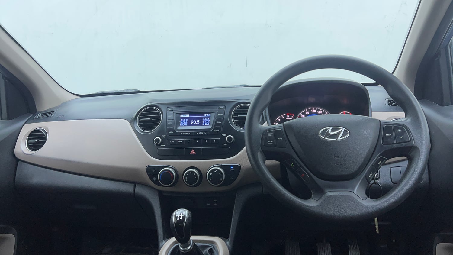 Used 2016 Hyundai Grand i10 Sportz 1.1 CRDi Diesel Manual interior DASHBOARD VIEW