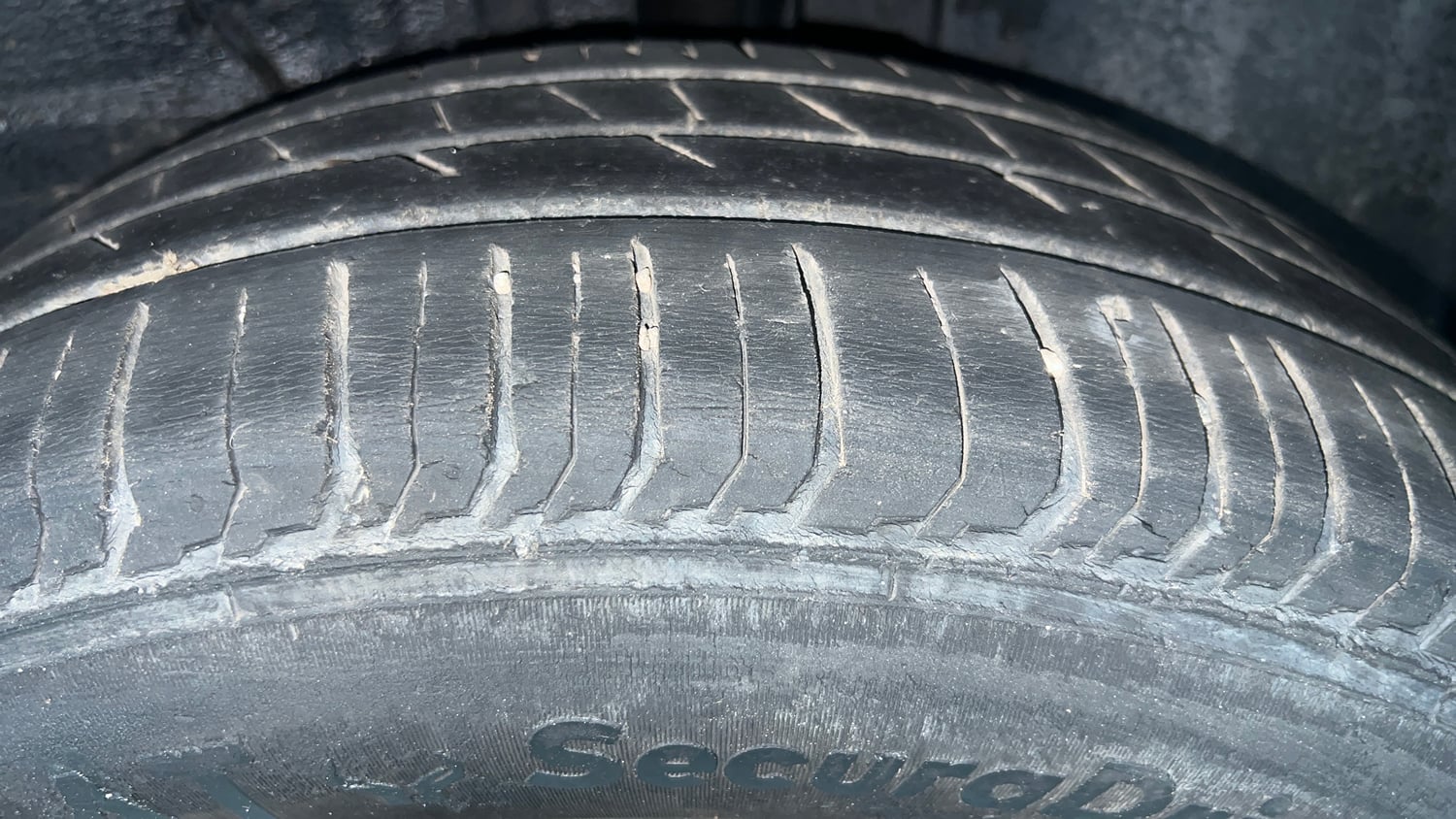 Used 2022 Tata Punch Accomplished MT Petrol Manual tyres LEFT REAR TYRE TREAD VIEW