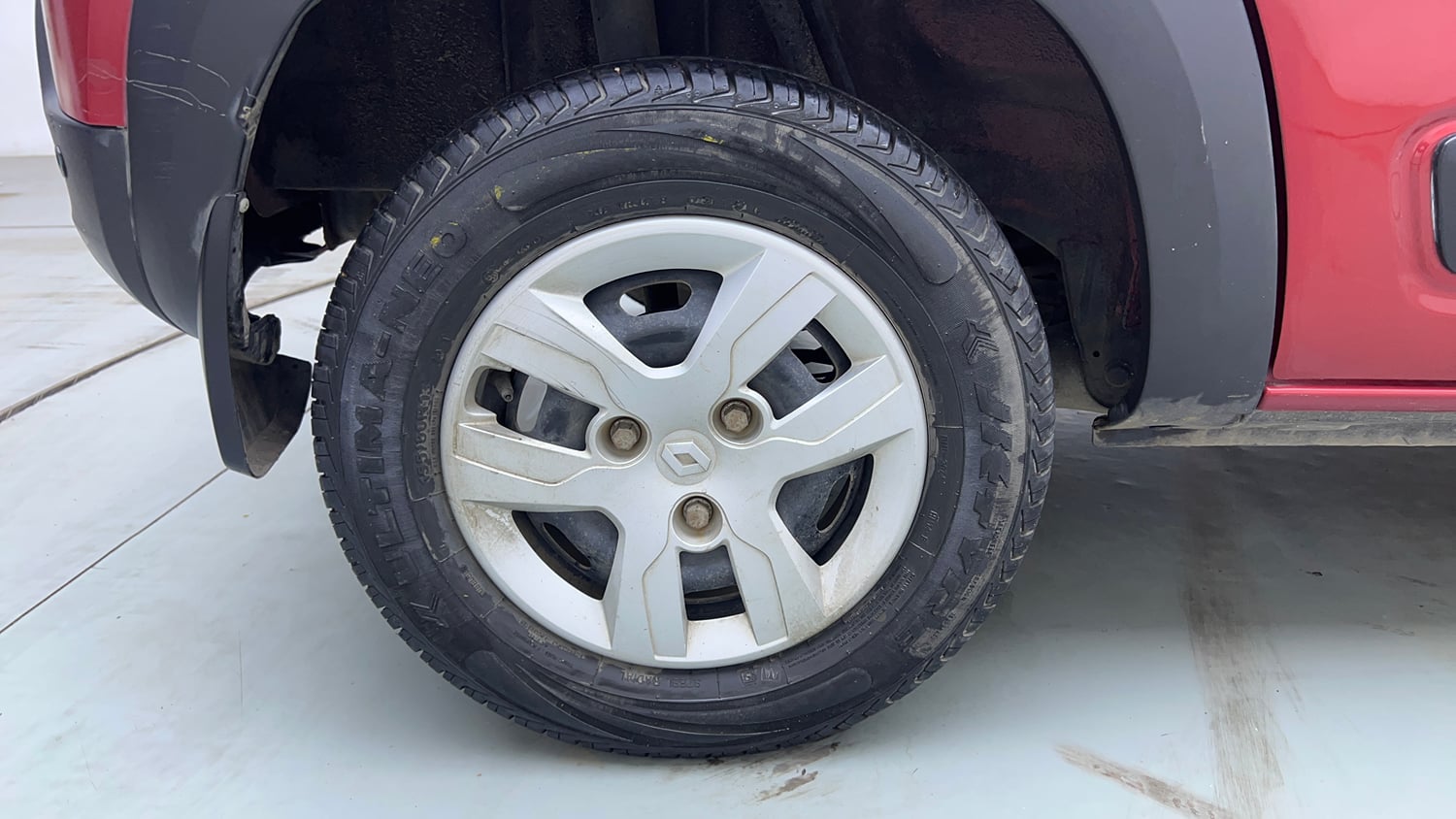 Used 2019 Renault Kwid RXL Petrol Manual tyres RIGHT REAR TYRE RIM VIEW