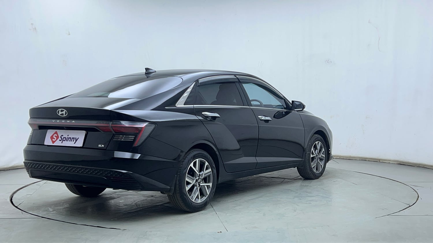 Used 2023 Hyundai Verna SX (O)1.5 MPi Petrol Manual exterior RIGHT REAR CORNER VIEW