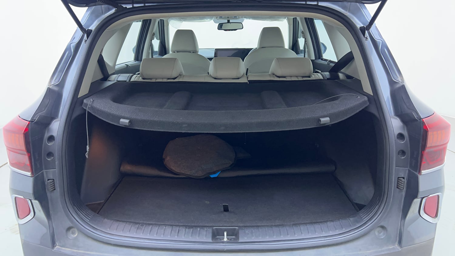 Used 2022 Kia Seltos HTX 1.5 Petrol Manual interior DICKY INSIDE VIEW