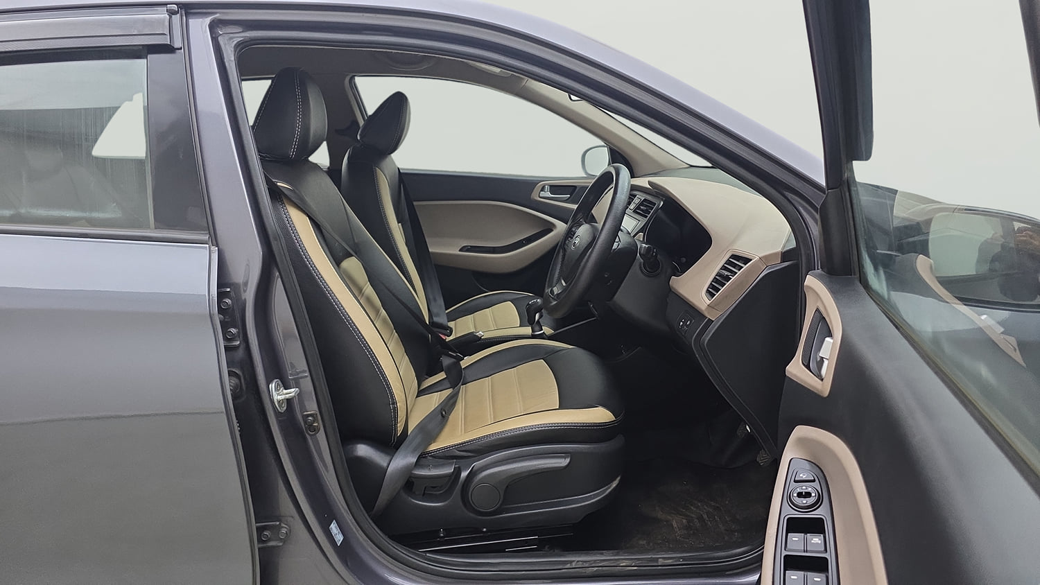 Used 2017 Hyundai Elite i20 Asta 1.4 CRDI Diesel Manual interior RIGHT SIDE FRONT DOOR CABIN VIEW