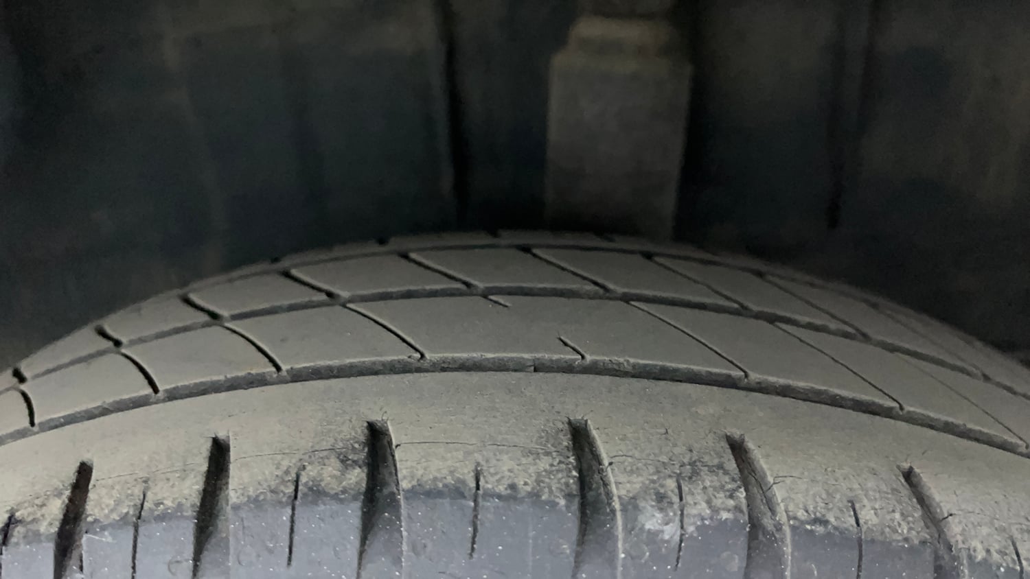 Used 2022 Renault Kwid RXT 1.0 (O) Petrol Manual tyres LEFT REAR TYRE TREAD VIEW
