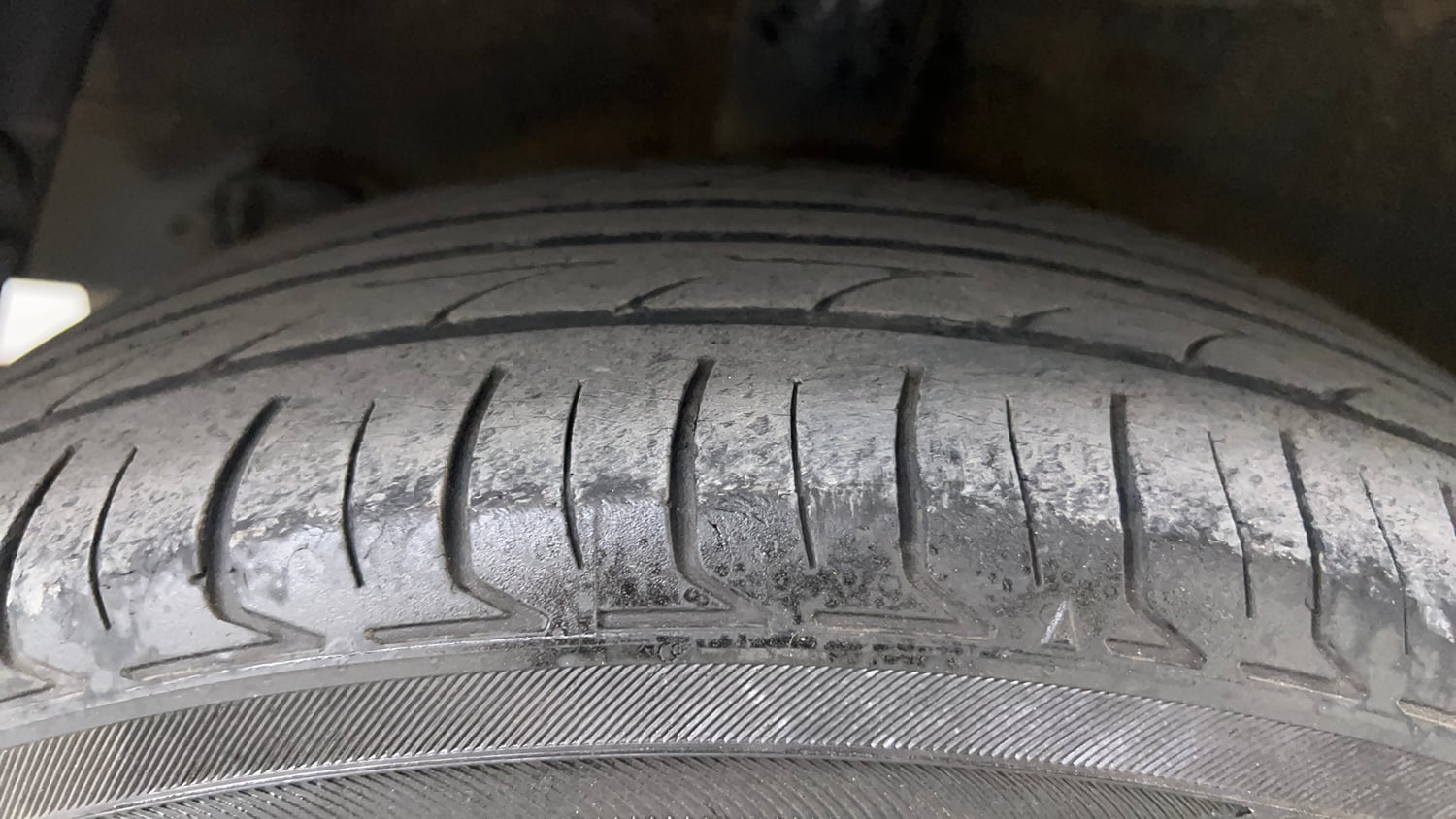Used 2015 Hyundai Grand i10 Asta AT 1.2 Kappa VTVT Petrol Automatic tyres RIGHT REAR TYRE TREAD VIEW