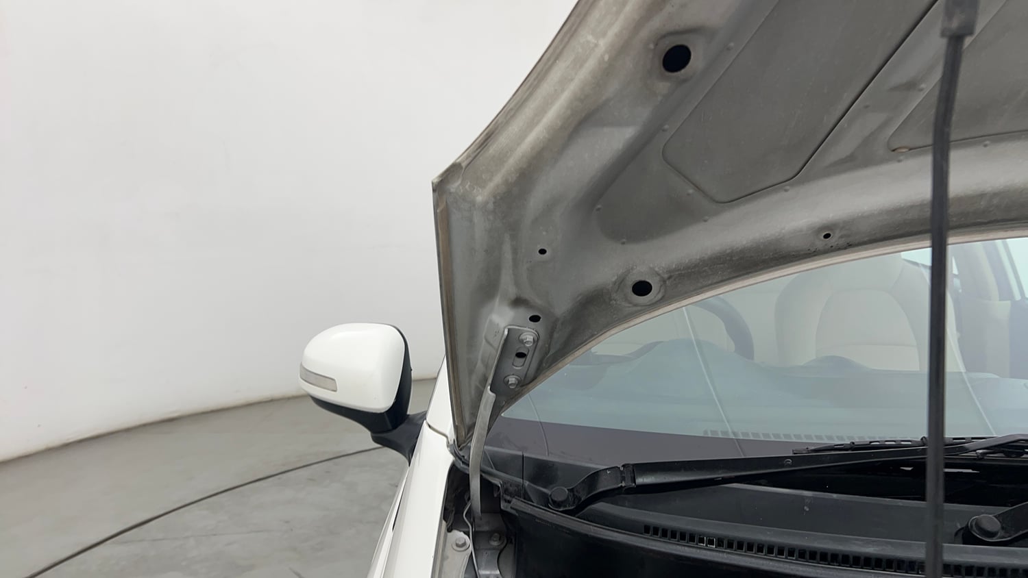 Used 2014 Honda Amaze 1.2 VX AT i-VTEC Petrol Automatic engine ENGINE RIGHT SIDE HINGE & APRON VIEW