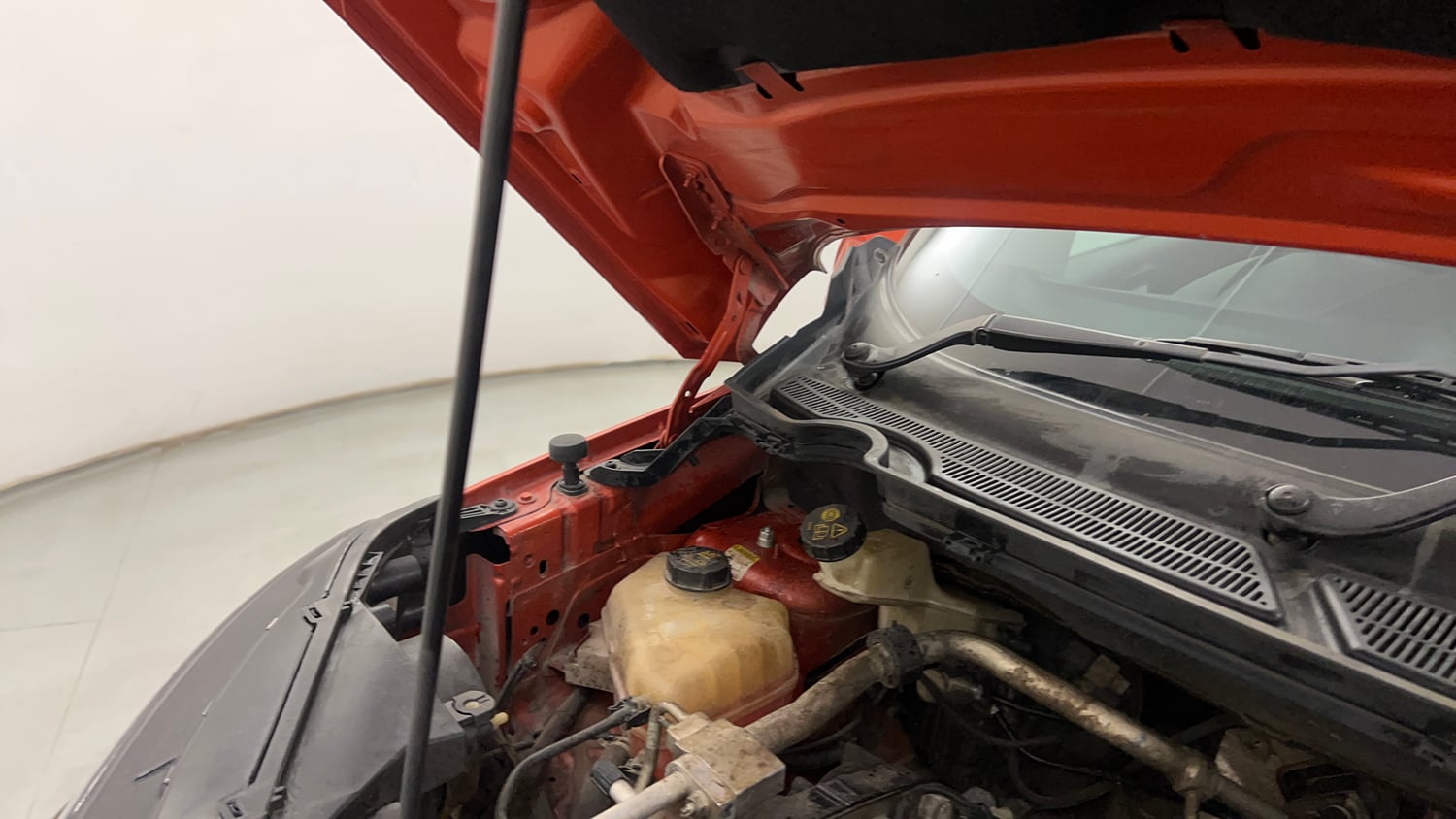 Used 2016 Ford EcoSport Titanium 1.5L Ti-VCT AT Petrol Automatic engine ENGINE RIGHT SIDE HINGE & APRON VIEW