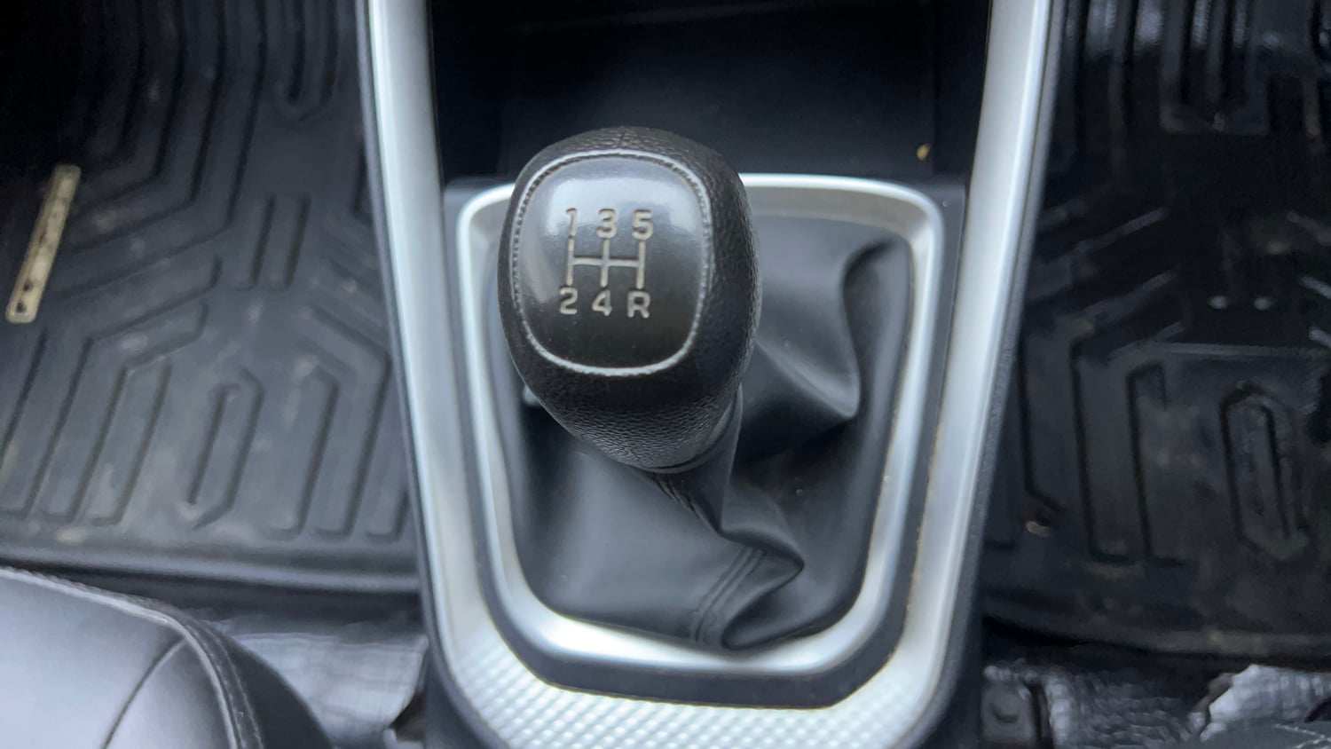 Used 2023 Kia Sonet HTK 1.2 Petrol MT Petrol Manual interior GEAR  KNOB VIEW