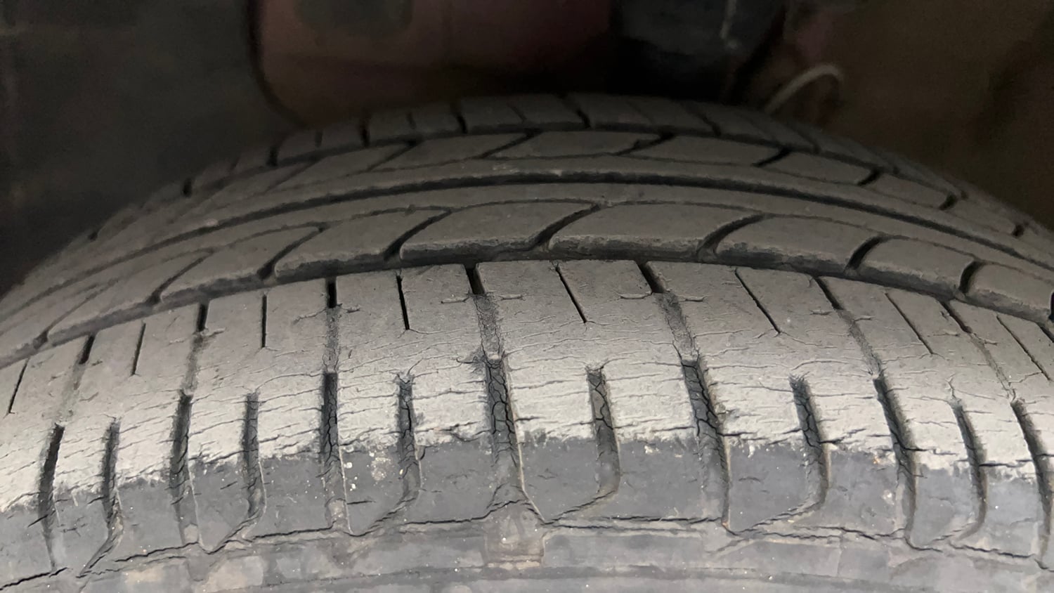 Used 2018 Hyundai Elite i20 Asta 1.2 (O) Petrol Manual tyres LEFT FRONT TYRE TREAD VIEW