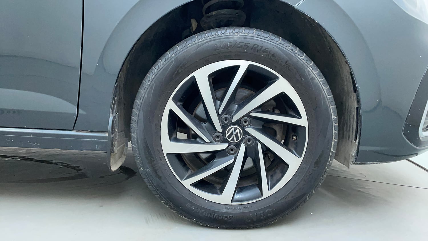 Used 2022 Volkswagen Virtus Topline 1.0 TSI AT Petrol Automatic tyres RIGHT FRONT TYRE RIM VIEW