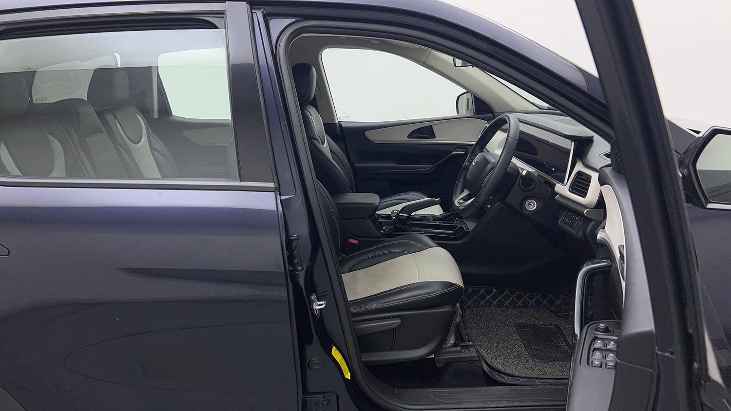 Used 2024 Mahindra XUV700 AX 5 Diesel AT 7 STR Diesel Automatic interior RIGHT SIDE FRONT DOOR CABIN VIEW