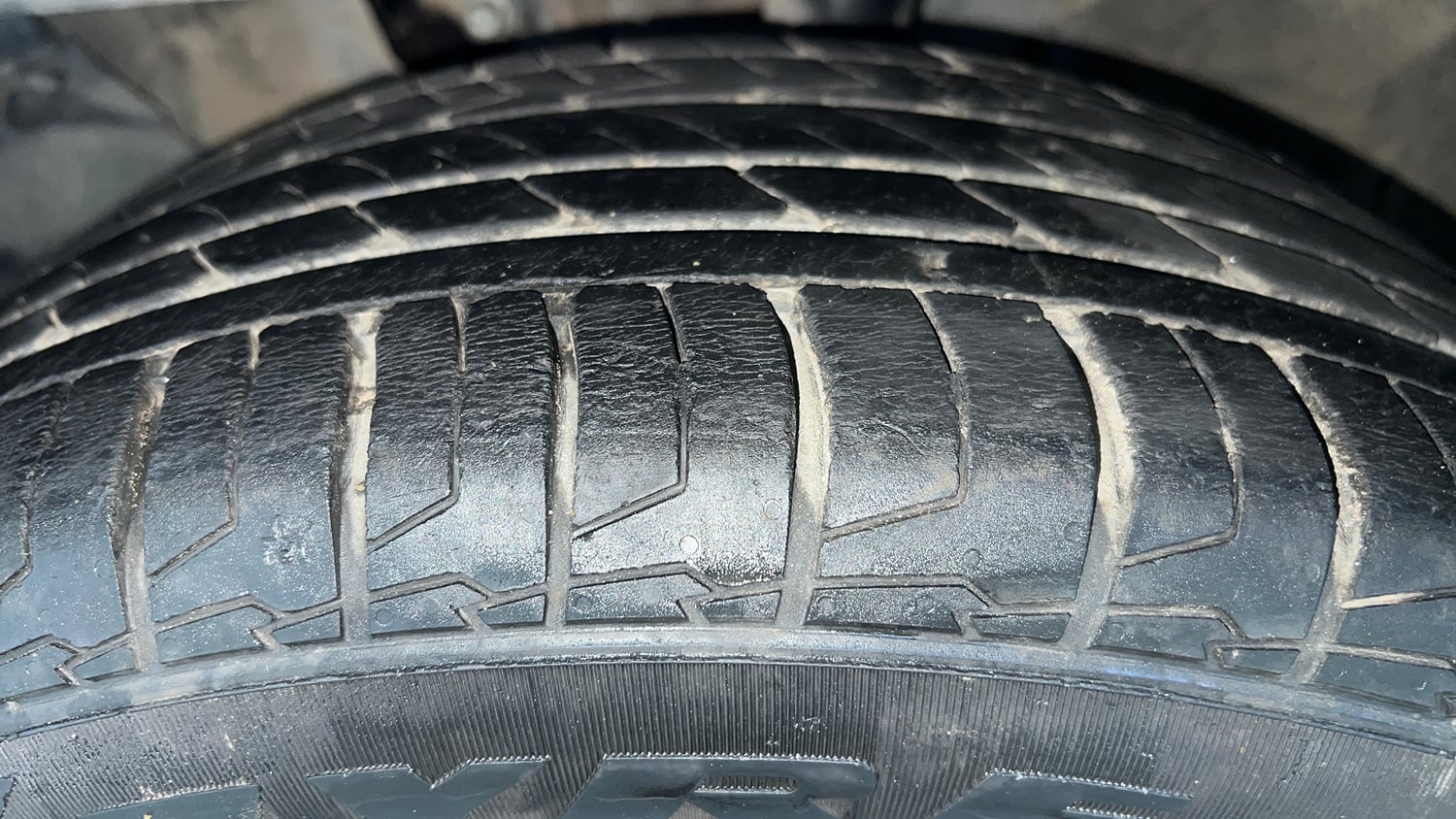 Used 2023 Kia Seltos GTX Plus 1.4 Petrol Manual tyres LEFT FRONT TYRE TREAD VIEW