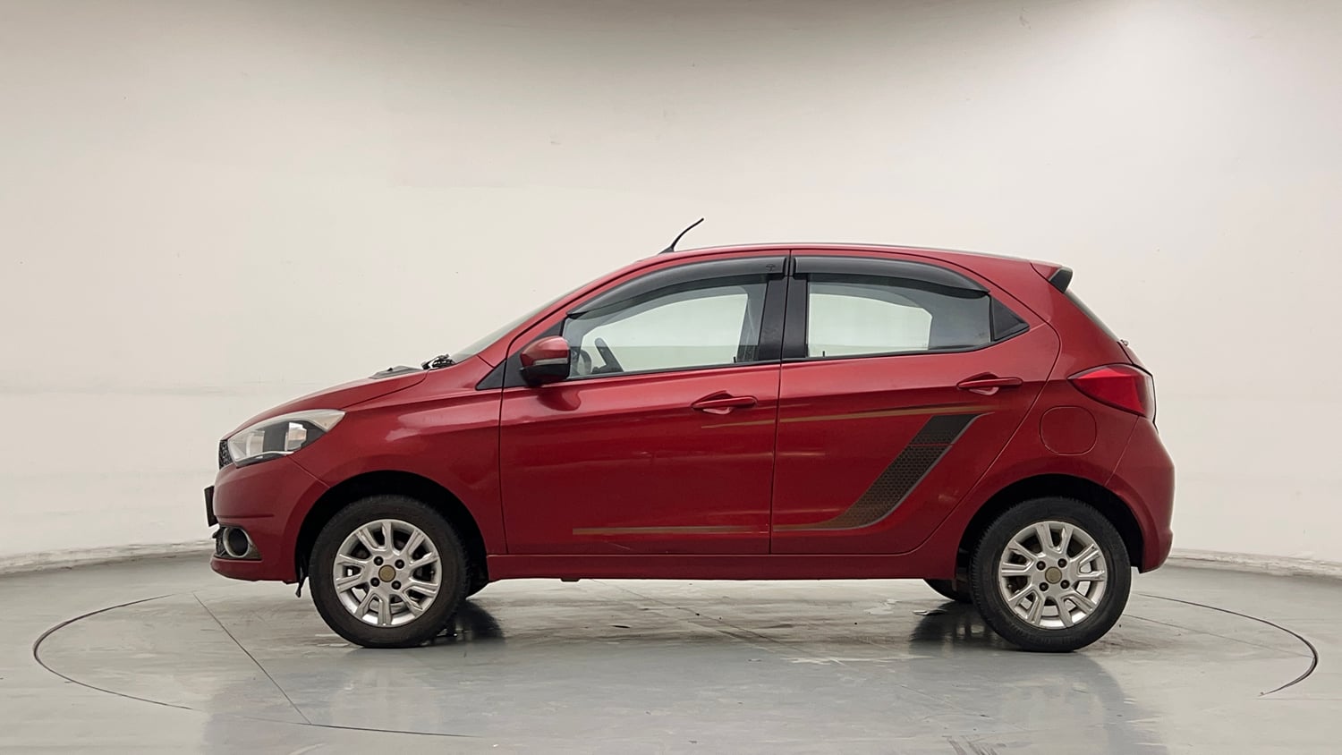 Used 2017 Tata Tiago Revotron XZA Petrol Automatic exterior LEFT SIDE VIEW