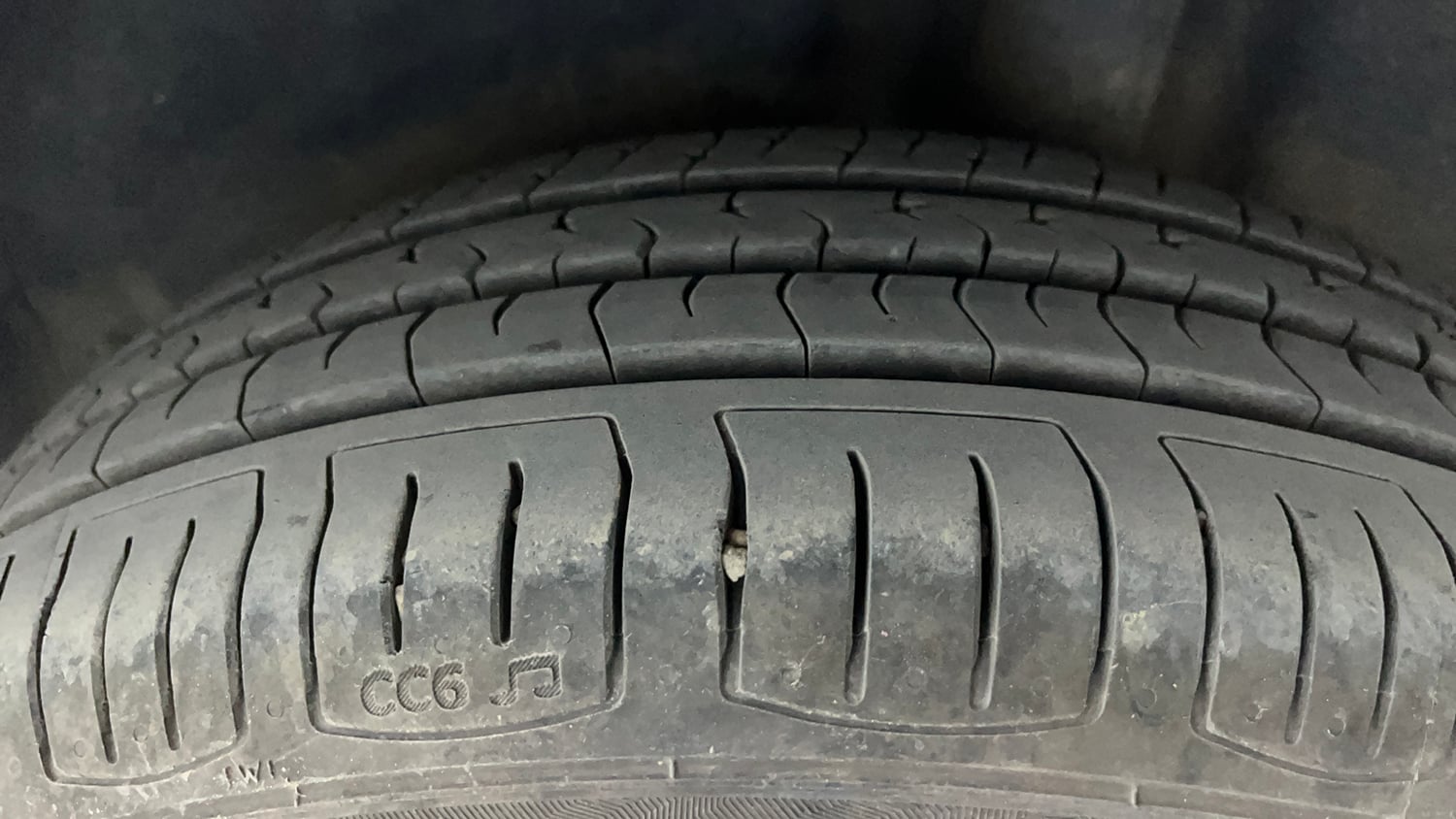 Used 2020 Volkswagen Polo Comfortline Plus 1.0L MPI Petrol Manual tyres LEFT REAR TYRE TREAD VIEW