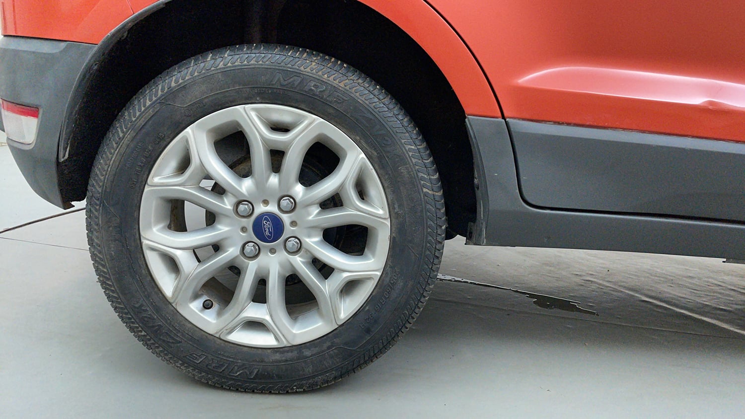 Used 2015 Ford EcoSport Titanium 1.5 Ti-VCT Petrol Manual tyres RIGHT REAR TYRE RIM VIEW