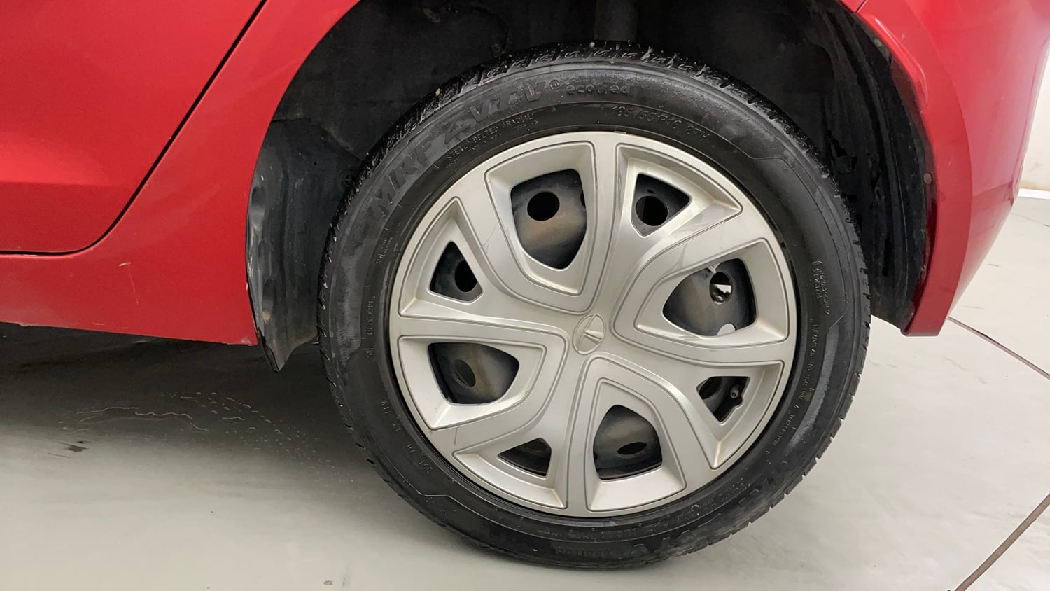 Used 2020 Tata Altroz XT Petrol Petrol Manual tyres LEFT REAR TYRE RIM VIEW