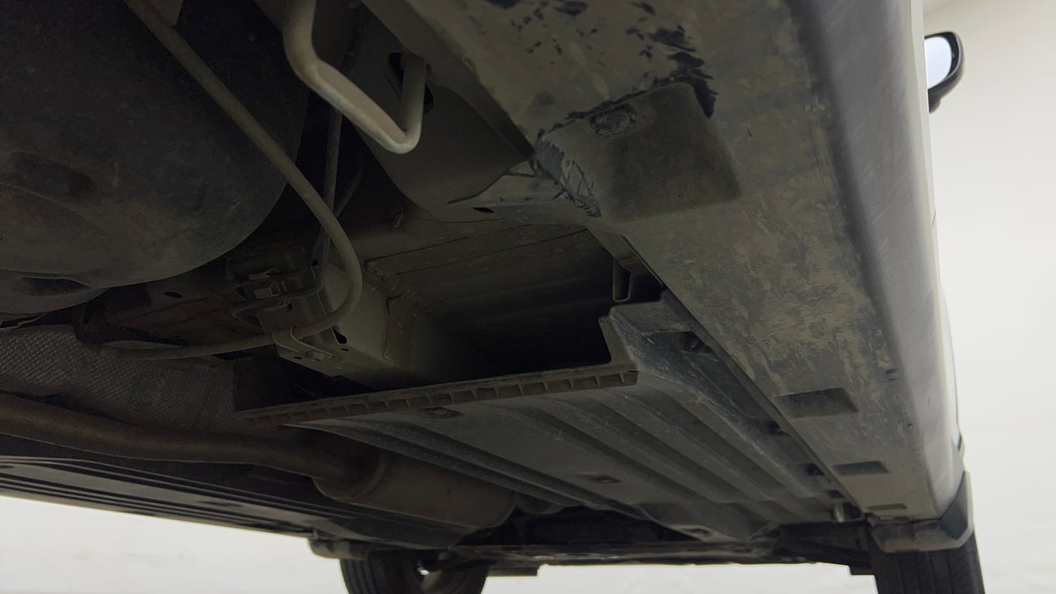 Used 2025 Maruti Suzuki Victoris ZXI+ (O) THS 2W Hybrid Automatic extra REAR RIGHT UNDERBODY VIEW