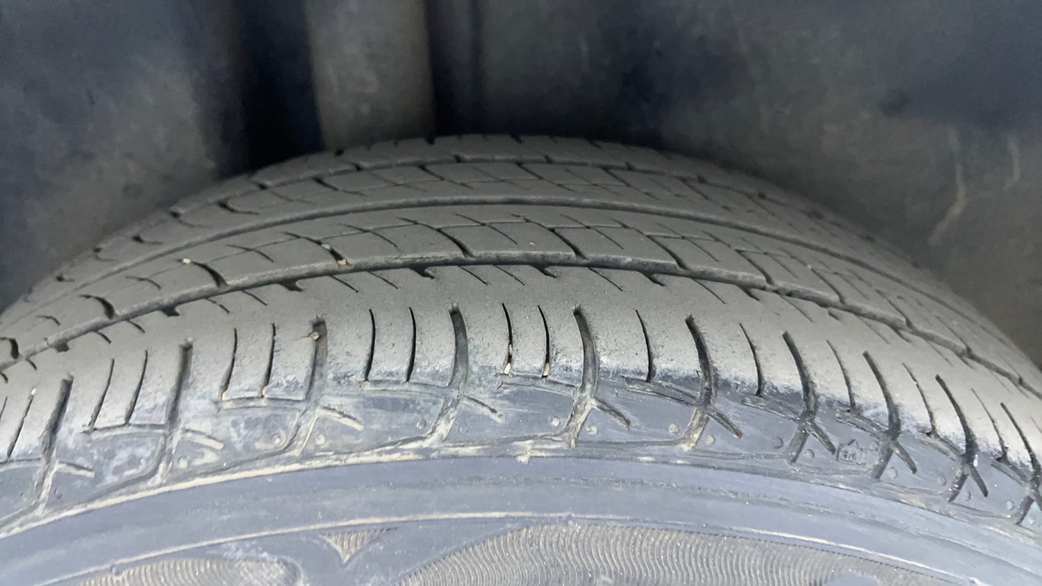 Used 2022 Volkswagen Vento Highline 1.0L TSI Petrol Manual tyres RIGHT REAR TYRE TREAD VIEW