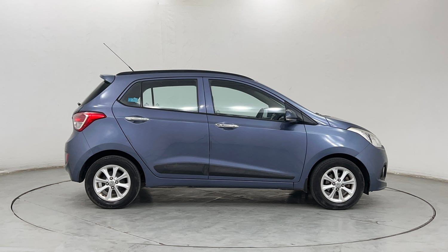 Used 2015 Hyundai Grand i10 Asta AT 1.2 Kappa VTVT Petrol Automatic exterior RIGHT SIDE VIEW
