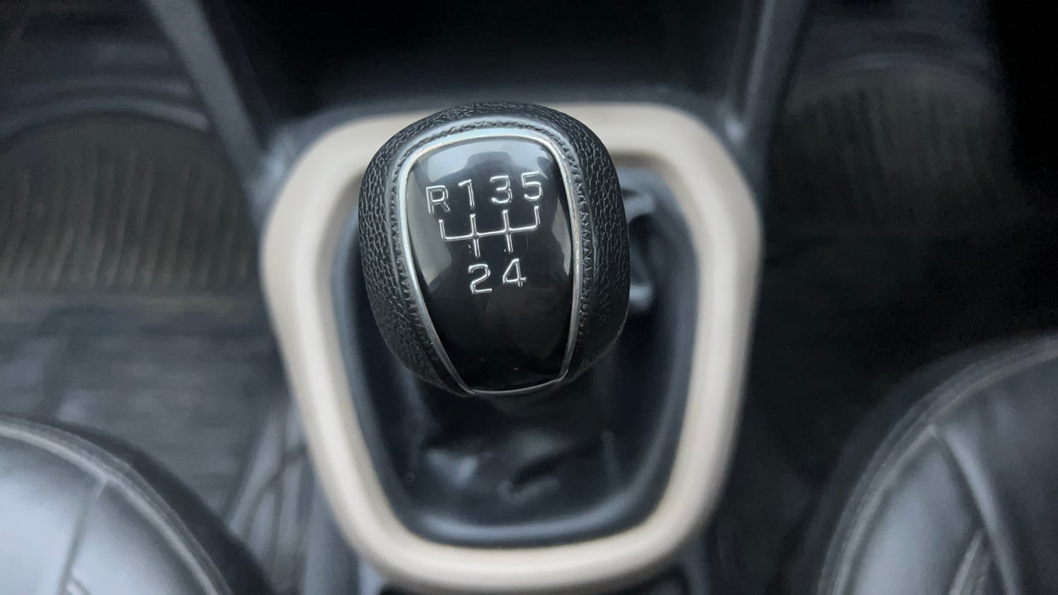 Used 2016 Hyundai Grand i10 Sportz 1.1 CRDi Diesel Manual interior GEAR  KNOB VIEW