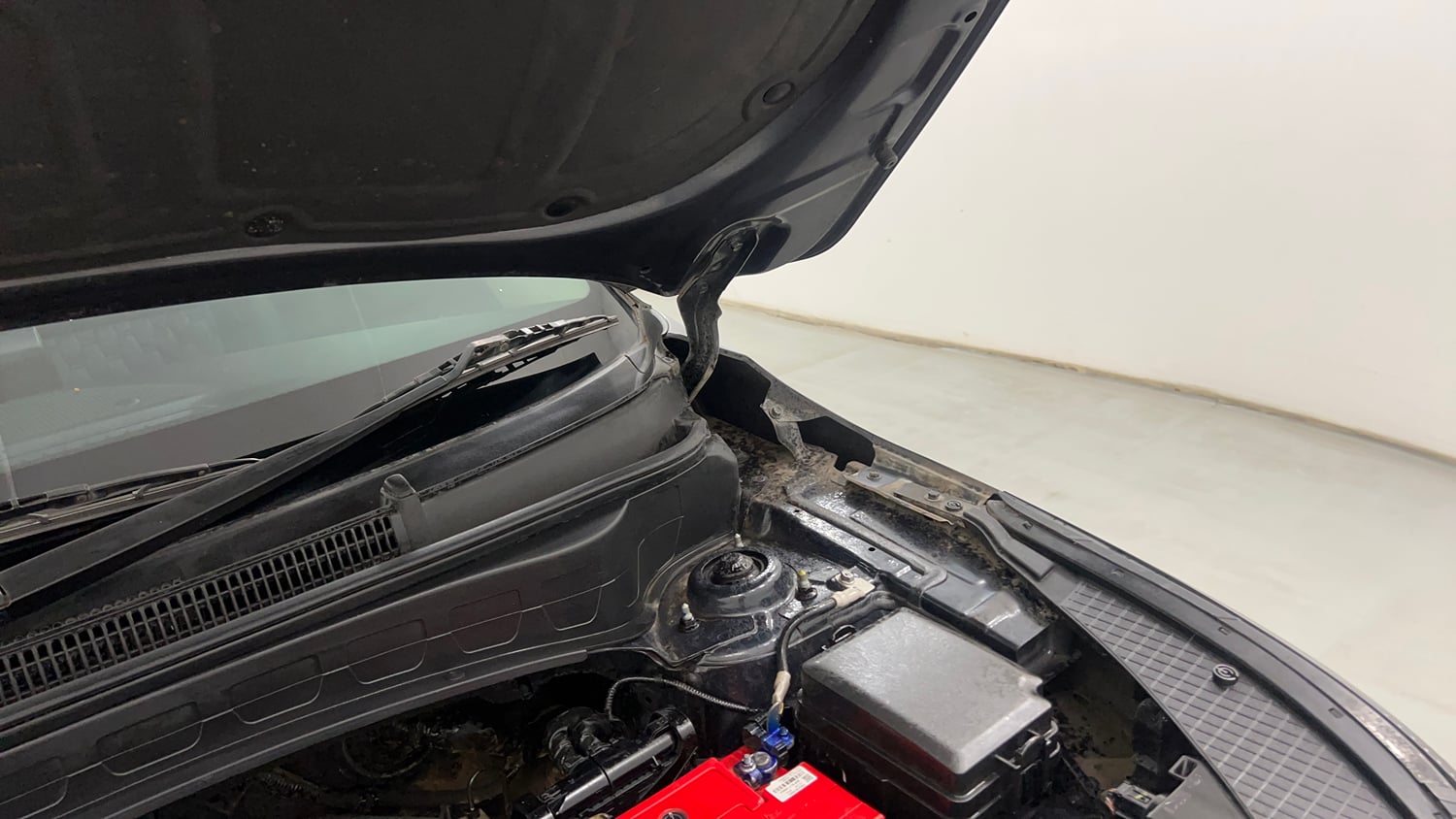 Used 2022 Kia Seltos X Line 1.4 DCT Petrol Automatic engine ENGINE LEFT SIDE HINGE & APRON VIEW