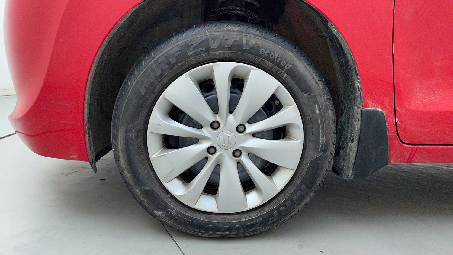 Used 2017 Maruti Suzuki Baleno Delta 1.2 Petrol Manual tyres LEFT FRONT TYRE RIM VIEW