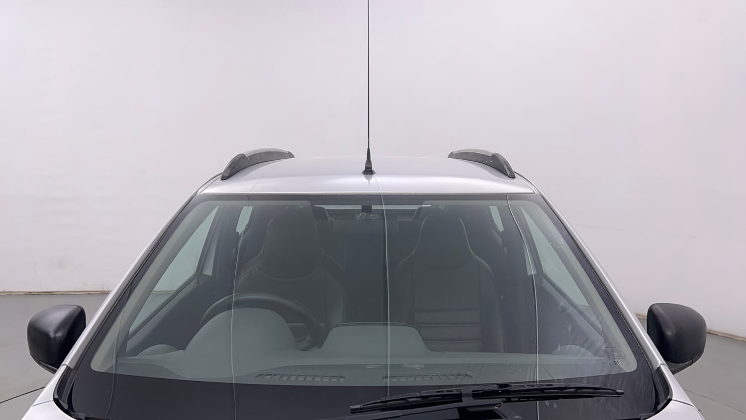 Used 2016 Renault Kwid RXT Petrol Manual exterior FRONT WINDSHIELD VIEW