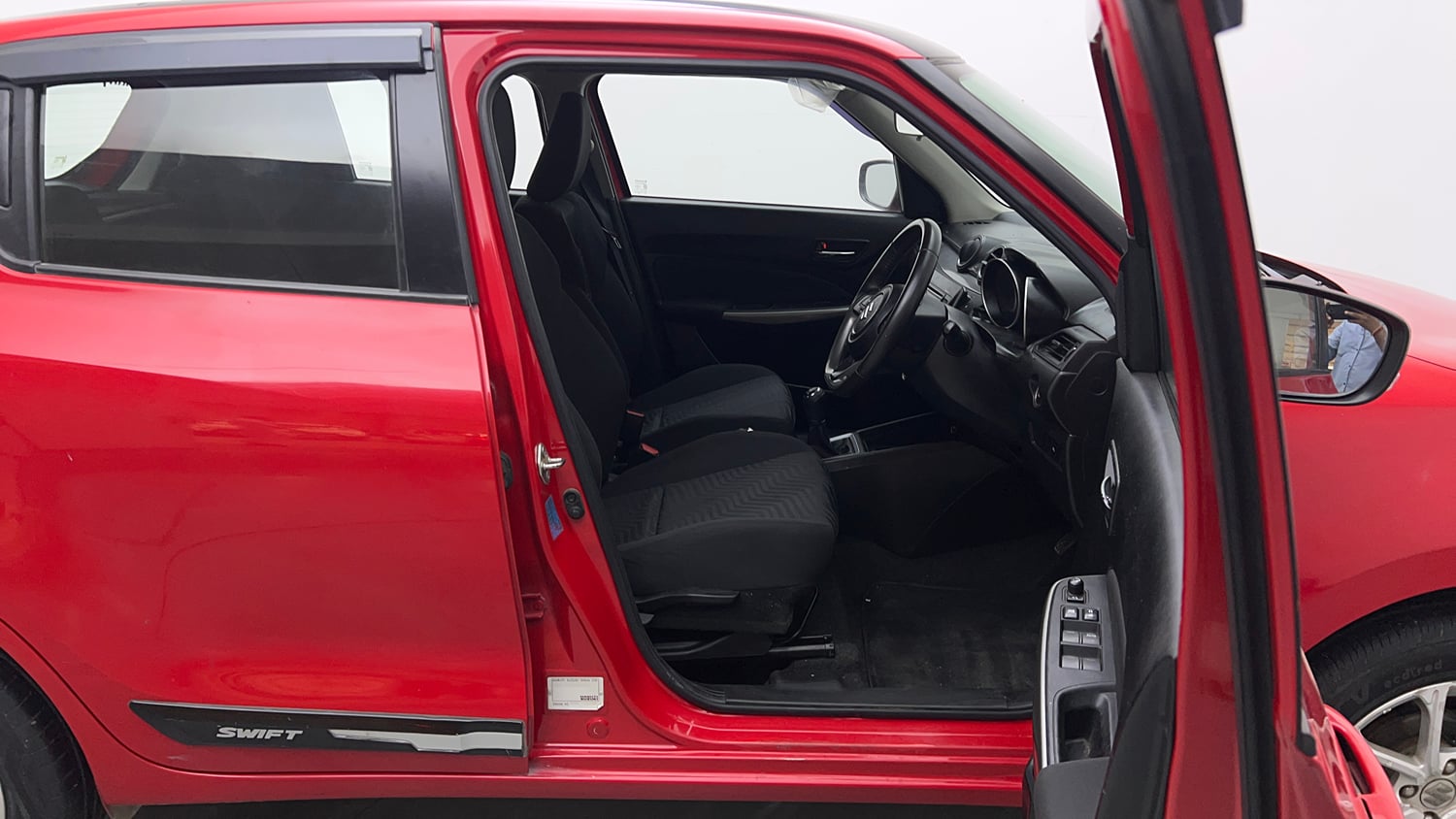 Used 2019 Maruti Suzuki Swift ZXi Petrol Manual interior RIGHT SIDE FRONT DOOR CABIN VIEW