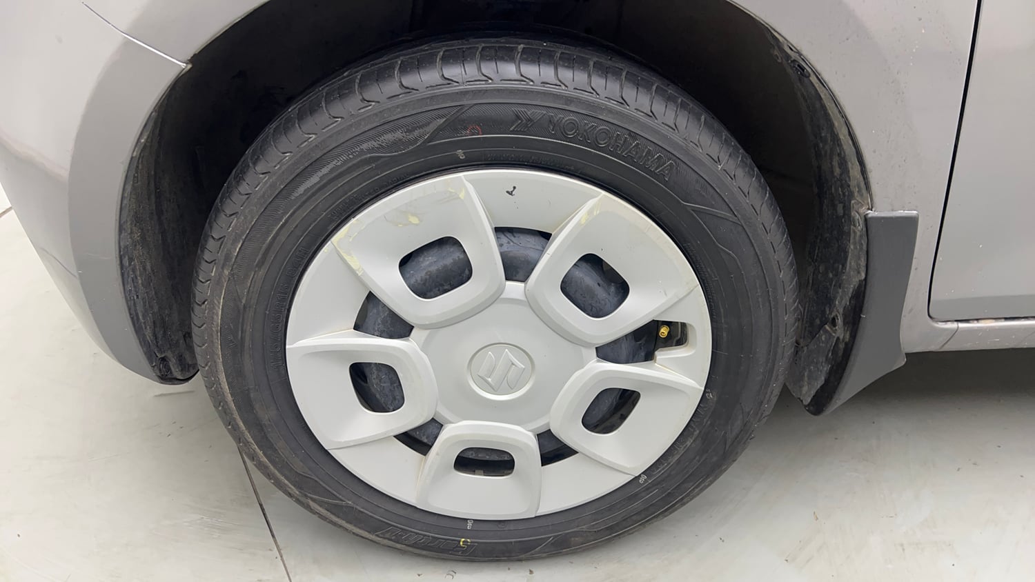 Used 2018 Maruti Suzuki Ignis Delta 1.2 AMT Petrol Automatic tyres LEFT FRONT TYRE RIM VIEW