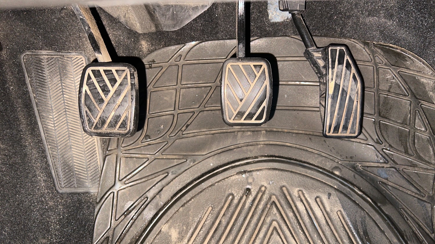 Used 2022 Maruti Suzuki Baleno Zeta MT Petrol Manual interior PEDALS VIEW