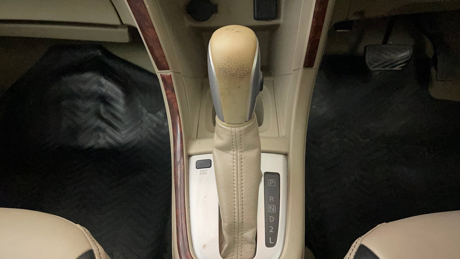 Used 2016 Maruti Suzuki Ertiga VXI AT Petrol Automatic interior GEAR  KNOB VIEW