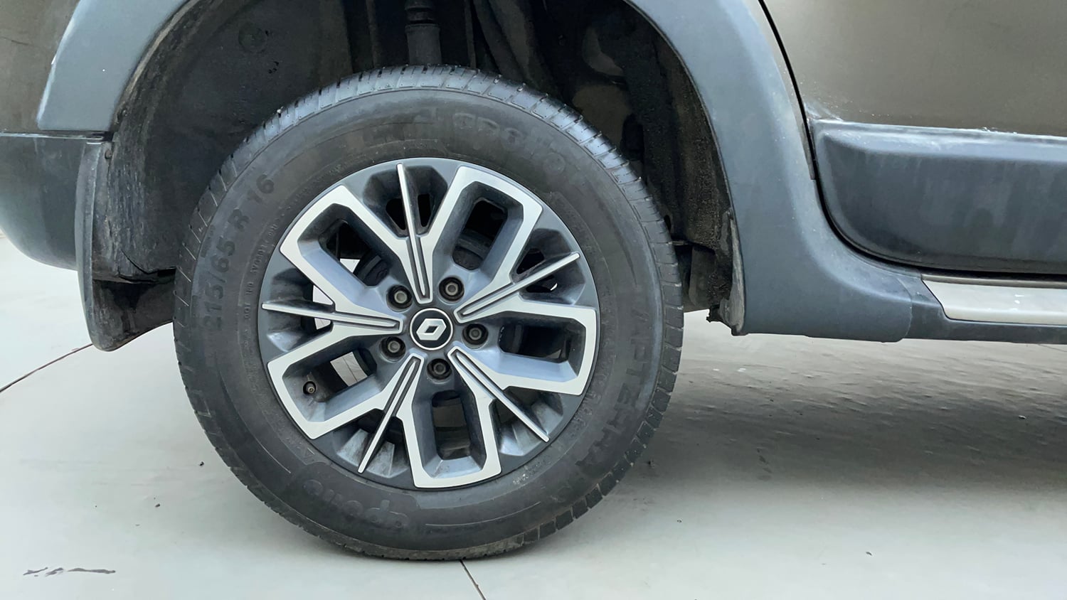 Used 2021 Renault Duster RXZ 1.5 Petrol MT Petrol Manual tyres RIGHT REAR TYRE RIM VIEW