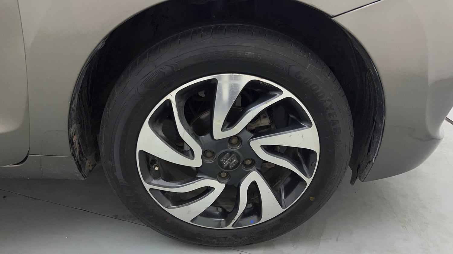 Used 2020 Maruti Suzuki Baleno Alpha Petrol Manual tyres RIGHT FRONT TYRE RIM VIEW