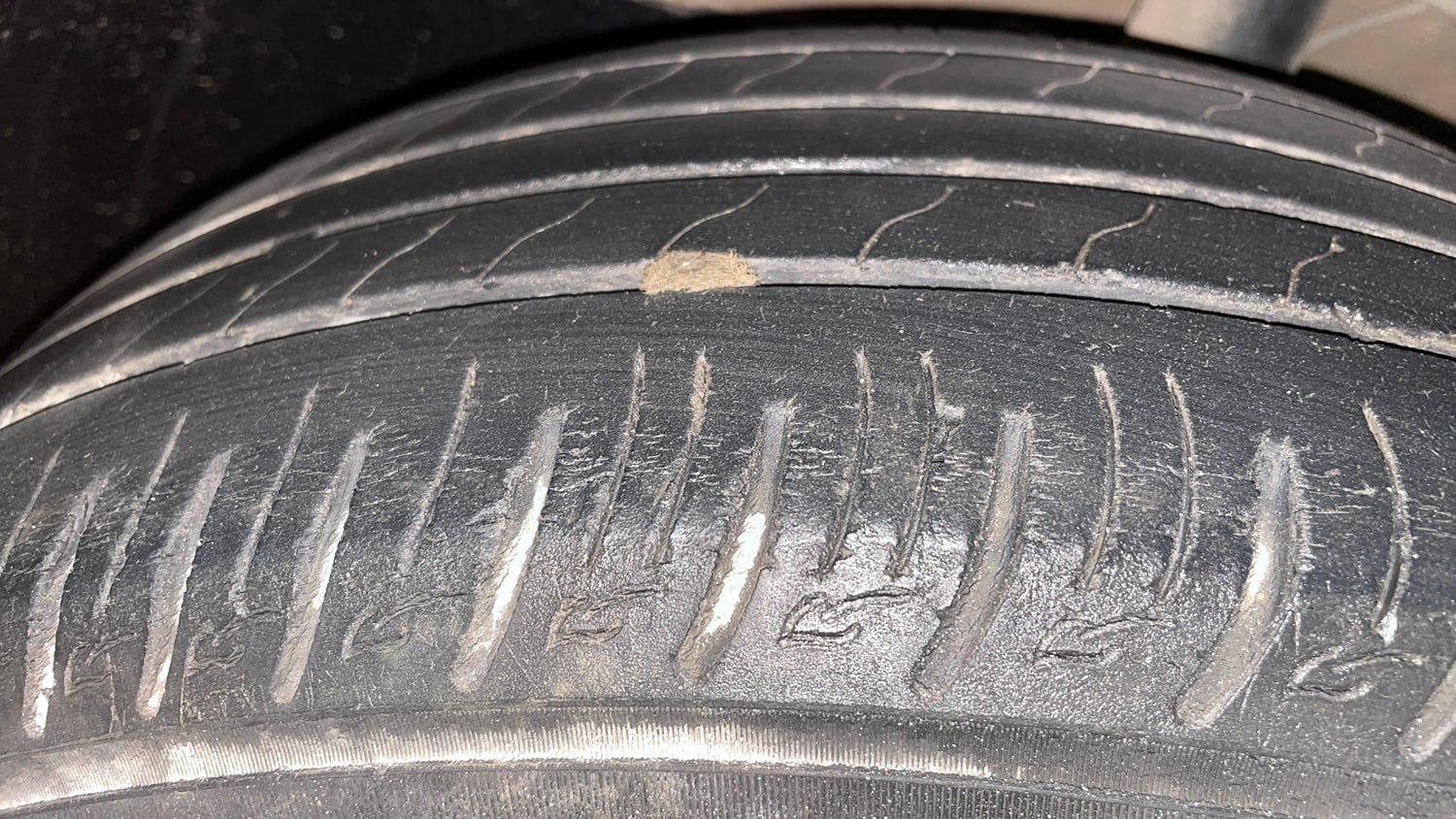 Used 2021 Hyundai Venue SX Plus 1.0 Turbo DCT Petrol Automatic tyres LEFT FRONT TYRE TREAD VIEW