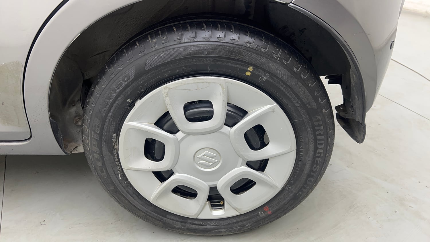 Used 2018 Maruti Suzuki Ignis Delta 1.2 AMT Petrol Automatic tyres LEFT REAR TYRE RIM VIEW