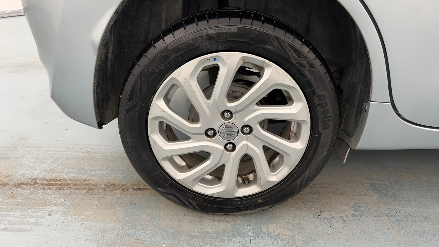 Used 2022 Maruti Suzuki Baleno Zeta MT Petrol Manual tyres RIGHT REAR TYRE RIM VIEW