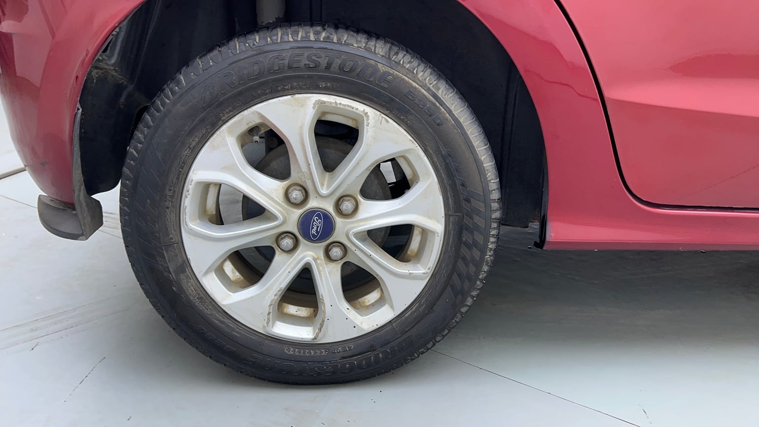 Used 2016 Ford Figo Titanium1.5 TDCi Diesel Manual tyres RIGHT REAR TYRE RIM VIEW
