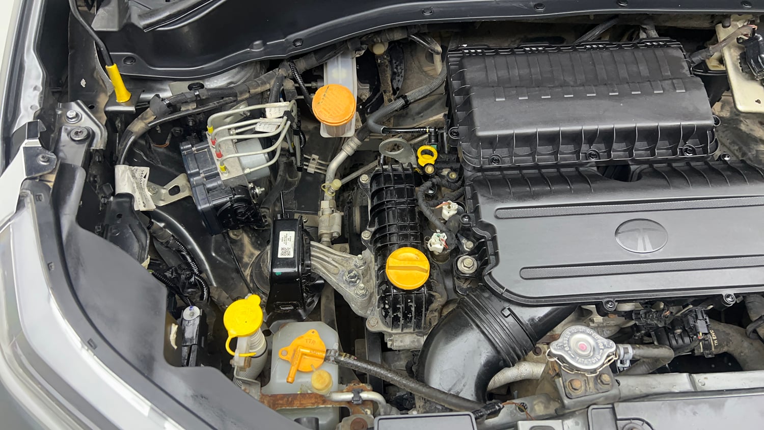 Used 2022 Tata Punch Accomplished MT Petrol Manual engine ENGINE RIGHT SIDE VIEW