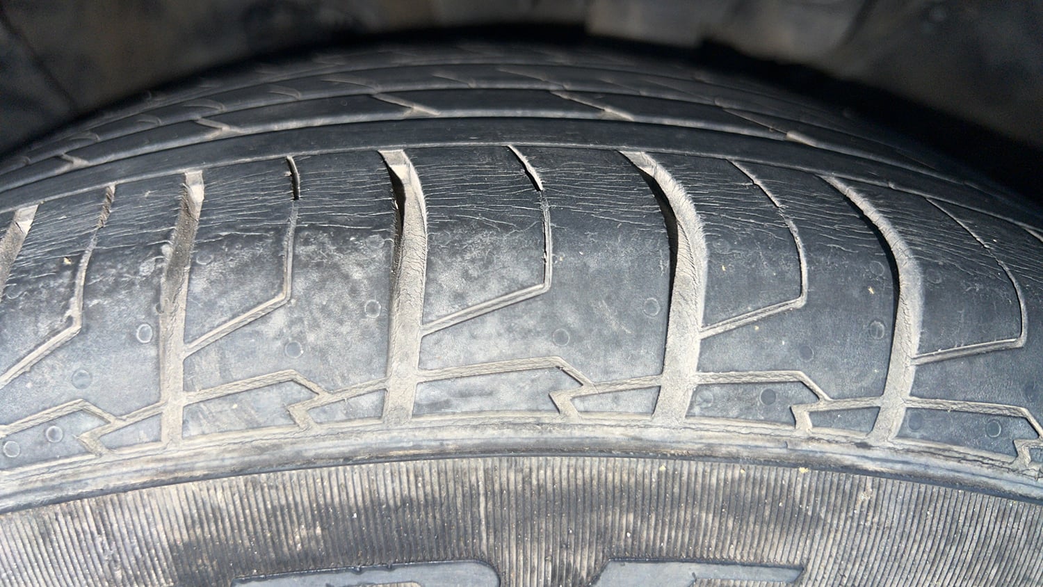 Used 2022 Kia Seltos HTX 1.5 Petrol Manual tyres LEFT FRONT TYRE TREAD VIEW