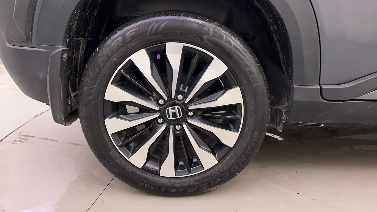 Used 2025 Honda Elevate ZX CVT Petrol Automatic tyres RIGHT REAR TYRE RIM VIEW