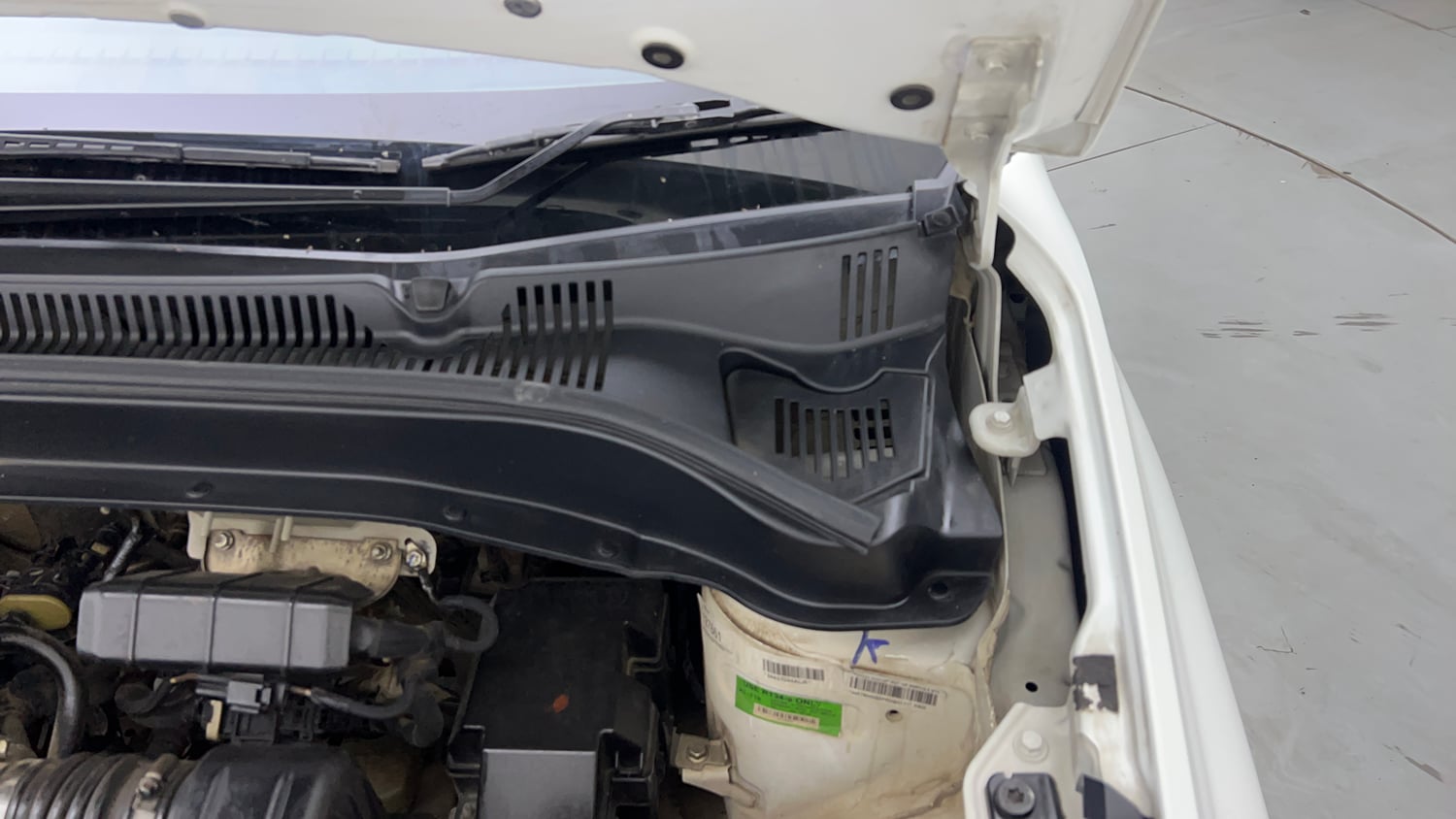 Used 2023 Tata Punch Accomplished AMT Petrol Automatic engine ENGINE LEFT SIDE HINGE & APRON VIEW