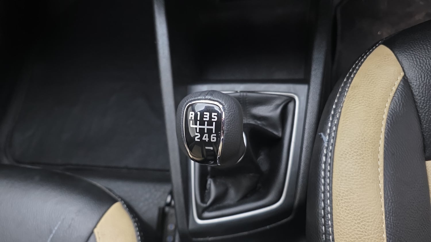 Used 2017 Hyundai Elite i20 Asta 1.4 CRDI Diesel Manual interior GEAR  KNOB VIEW