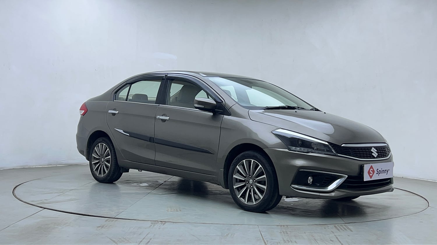 Used 2020 Maruti Suzuki Ciaz Alpha 1.5 AT Petrol Automatic exterior RIGHT FRONT CORNER VIEW